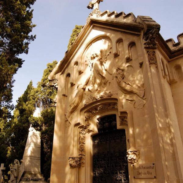 Cementiri de Vilafranca. Museoleu obre de Santiago Güell
