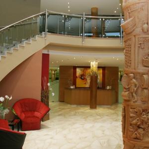 Hotel Fonda Neus lobby
