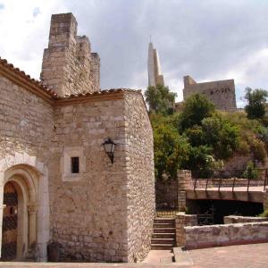 Santuari de la Font Santa i Castell de Subirats