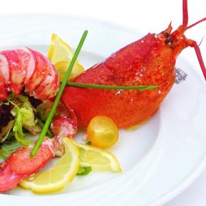Restaurant Sol i Vi  Salad of European Lobster perfumed with Cava oil